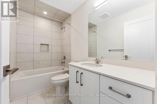 199 Alessio Drive, Hamilton, ON - Indoor Photo Showing Bathroom