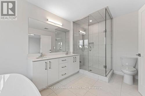 199 Alessio Drive, Hamilton, ON - Indoor Photo Showing Bathroom