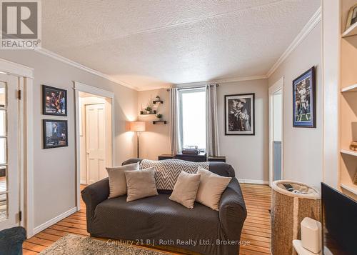 694 Quebec Street, Midland, ON - Indoor Photo Showing Living Room