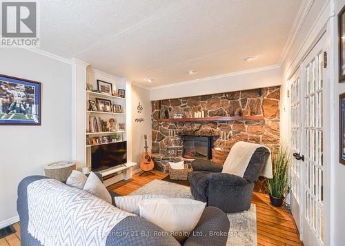 694 Quebec Street, Midland, ON - Indoor Photo Showing Living Room With Fireplace