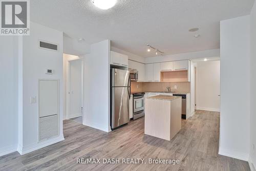 2010 - 25 Carlton Street, Toronto, ON - Indoor Photo Showing Kitchen