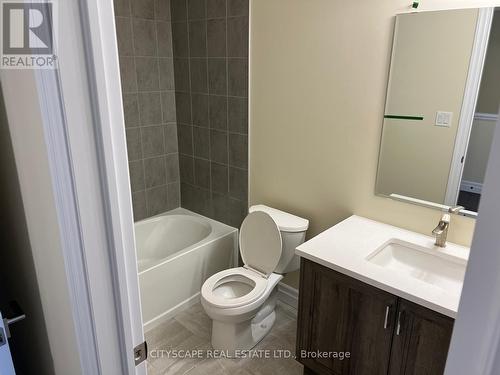 52 Wilkinson Avenue, Cambridge, ON - Indoor Photo Showing Bathroom