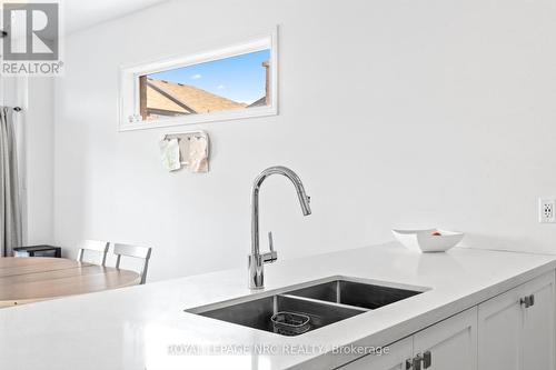 17 - 5000 Connor Drive, Lincoln (982 - Beamsville), ON - Indoor Photo Showing Kitchen With Double Sink