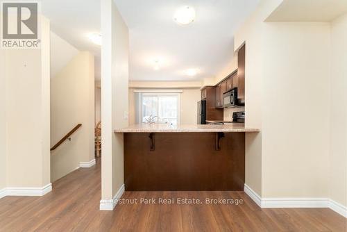 16 - 37 Silver Street, Huntsville (Chaffey), ON - Indoor Photo Showing Kitchen