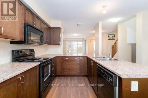 16 - 37 Silver Street, Huntsville (Chaffey), ON - Indoor Photo Showing Kitchen With Double Sink