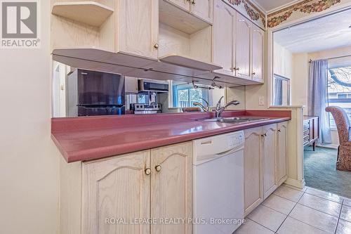 62 - 3351 Hornbeam Crescent, Mississauga, ON - Indoor Photo Showing Kitchen With Double Sink