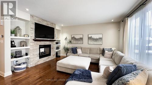 226 Marjan Crescent, Ottawa, ON - Indoor Photo Showing Living Room With Fireplace