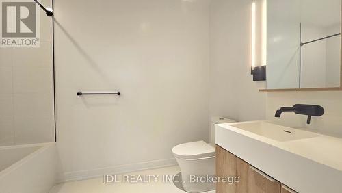 1611 - 117 Broadway Avenue, Toronto, ON - Indoor Photo Showing Bathroom