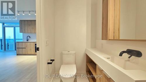 1611 - 117 Broadway Avenue, Toronto, ON - Indoor Photo Showing Bathroom