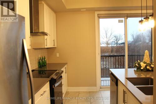 3 Elkington Crescent, Whitby, ON - Indoor Photo Showing Kitchen