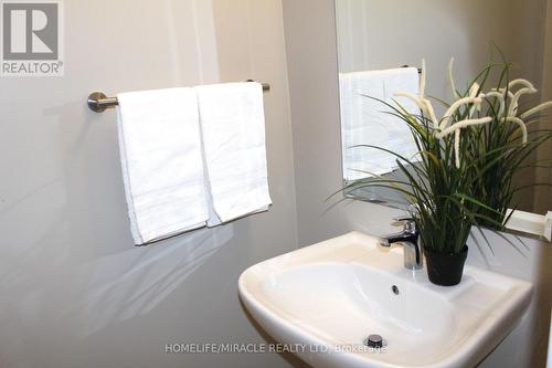 3 Elkington Crescent, Whitby, ON - Indoor Photo Showing Bathroom