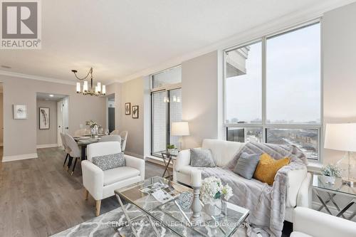 910 - 51 Times Avenue, Markham, ON - Indoor Photo Showing Living Room