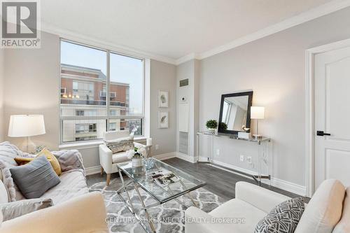 910 - 51 Times Avenue, Markham, ON - Indoor Photo Showing Living Room