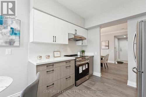 910 - 51 Times Avenue, Markham, ON - Indoor Photo Showing Kitchen