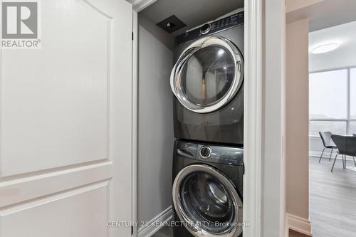 910 - 51 Times Avenue, Markham, ON - Indoor Photo Showing Laundry Room