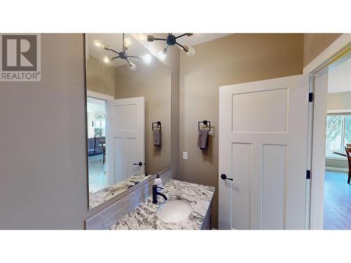 208 15Th Avenue S, Cranbrook, BC - Indoor Photo Showing Bathroom