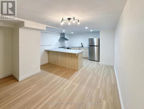 61 Archer Crescent, London, ON - Indoor Photo Showing Kitchen