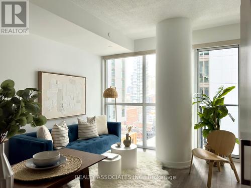 1712 - 87 Peter Street, Toronto, ON - Indoor Photo Showing Living Room