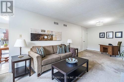 96 Nipissing Crescent, Brampton, ON - Indoor Photo Showing Living Room