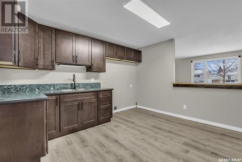 401 St Laurent Crescent, Saskatoon, SK - Indoor Photo Showing Kitchen