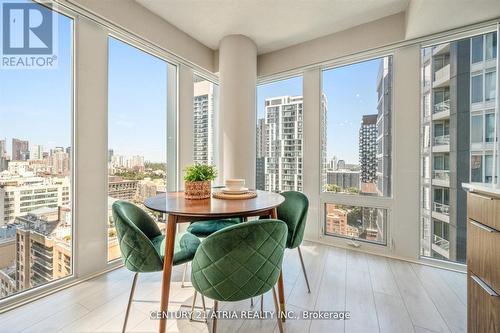 2711 - 60 Shuter Street, Toronto, ON - Indoor Photo Showing Dining Room