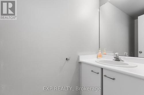 313 Knudson Drive, Ottawa, ON - Indoor Photo Showing Bathroom