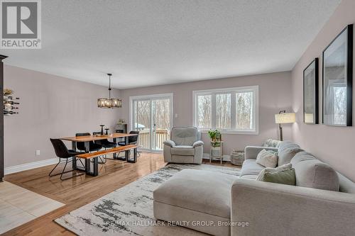 2377 Marble Crescent, Clarence-Rockland, ON - Indoor Photo Showing Living Room