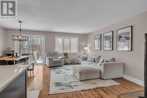 2377 Marble Crescent, Clarence-Rockland, ON - Indoor Photo Showing Living Room