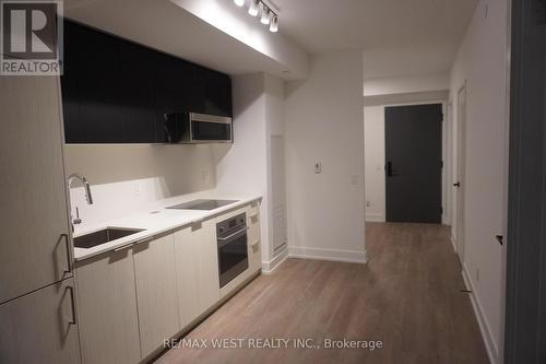 417 - 308 Jarvis Street, Toronto, ON - Indoor Photo Showing Kitchen