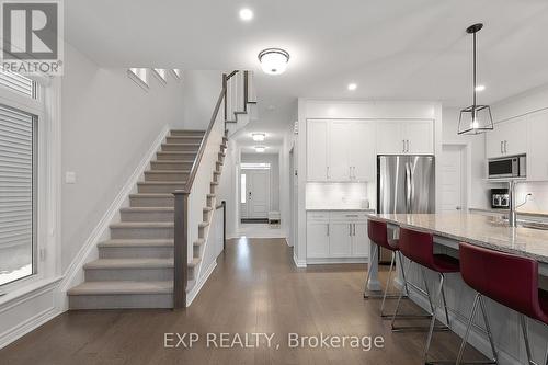 617 Sora Way, Ottawa, ON - Indoor Photo Showing Kitchen With Stainless Steel Kitchen With Upgraded Kitchen