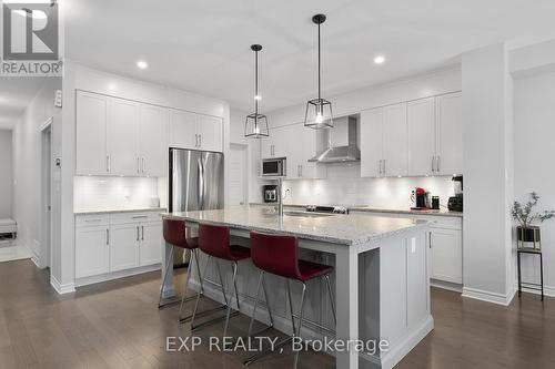 617 Sora Way, Ottawa, ON - Indoor Photo Showing Kitchen With Stainless Steel Kitchen With Upgraded Kitchen