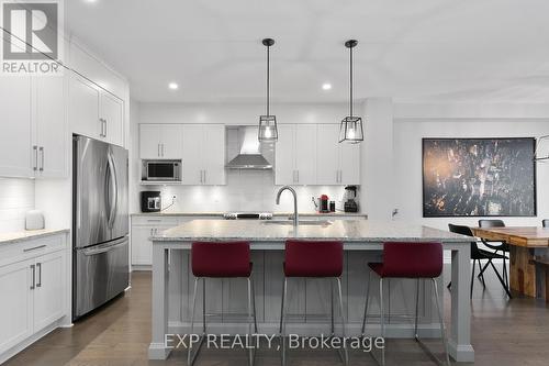 617 Sora Way, Ottawa, ON - Indoor Photo Showing Kitchen With Stainless Steel Kitchen With Upgraded Kitchen