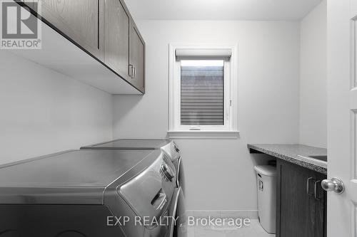 617 Sora Way, Ottawa, ON - Indoor Photo Showing Laundry Room