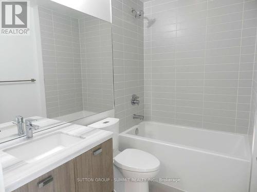 1702 - 290 Adelaide Street W, Toronto, ON - Indoor Photo Showing Bathroom