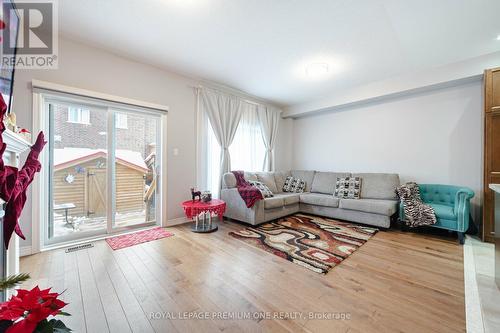 51 Prosser Crescent, Georgina, ON - Indoor Photo Showing Living Room