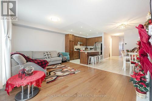 51 Prosser Crescent, Georgina, ON - Indoor Photo Showing Living Room