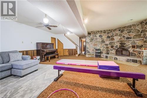 345 Governors Road E, Paris, ON - Indoor Photo Showing Living Room