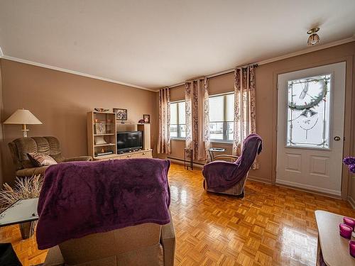 Living room - 546 Rue Legendre, Val-Des-Sources, QC - Indoor Photo Showing Living Room