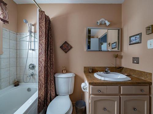 Bathroom - 546 Rue Legendre, Val-Des-Sources, QC - Indoor Photo Showing Bathroom