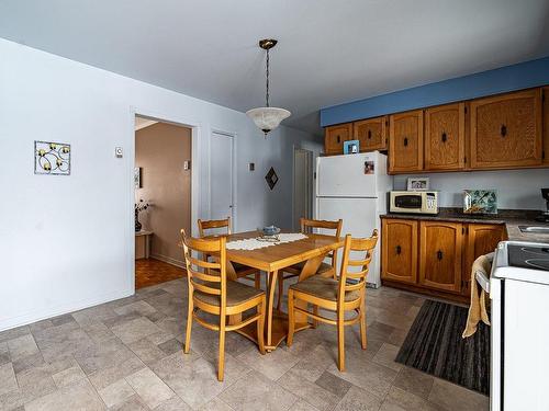 Kitchen - 546 Rue Legendre, Val-Des-Sources, QC - Indoor