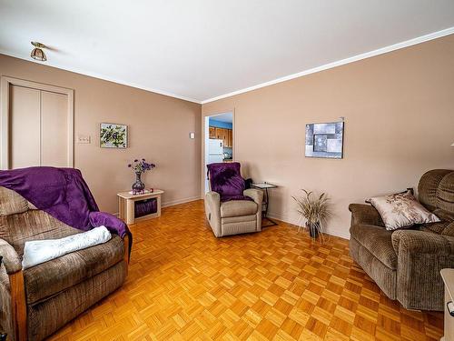 Living room - 546 Rue Legendre, Val-Des-Sources, QC - Indoor Photo Showing Living Room