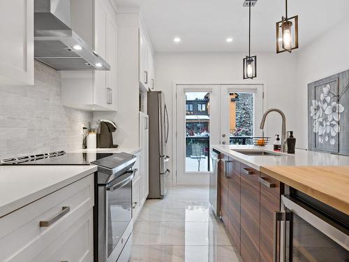 Cuisine - 592 Rue Charlie-Forbell, Mont-Tremblant, QC - Indoor Photo Showing Kitchen With Upgraded Kitchen