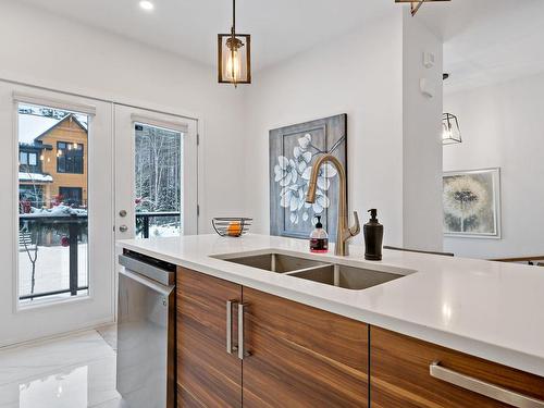 Cuisine - 592 Rue Charlie-Forbell, Mont-Tremblant, QC - Indoor Photo Showing Kitchen With Double Sink