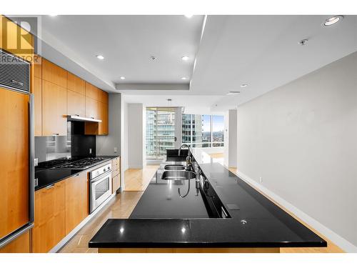 32Xx 1077 W Cordova, Vancouver, BC - Indoor Photo Showing Kitchen With Double Sink