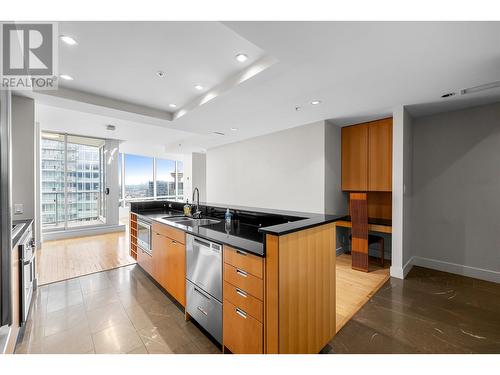 32Xx 1077 W Cordova, Vancouver, BC - Indoor Photo Showing Kitchen