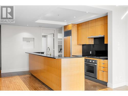 32Xx 1077 W Cordova, Vancouver, BC - Indoor Photo Showing Kitchen