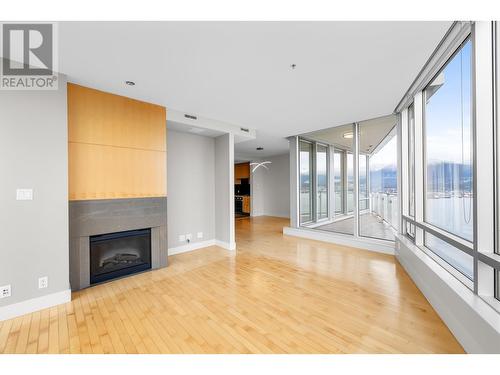 32Xx 1077 W Cordova, Vancouver, BC - Indoor With Fireplace