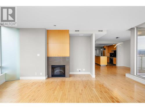 32Xx 1077 W Cordova, Vancouver, BC - Indoor Photo Showing Living Room With Fireplace