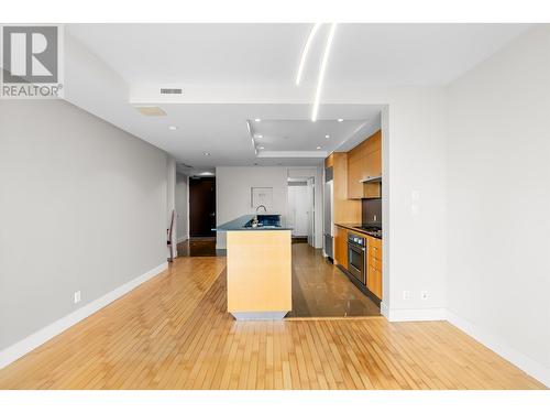 32Xx 1077 W Cordova, Vancouver, BC - Indoor