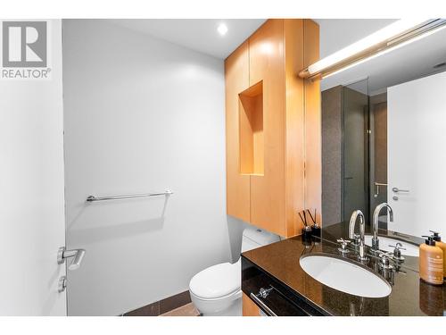 32Xx 1077 W Cordova, Vancouver, BC - Indoor Photo Showing Bathroom